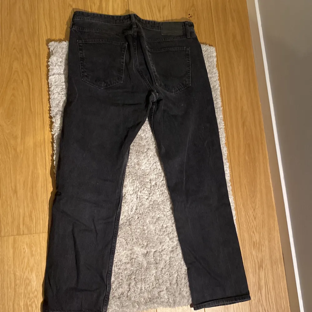 Ett par jeans från Jack&Jones i storlek W34 L32 Bra skick men använda.  har suttit på mig 179cm @80kg. Jeans & Byxor.