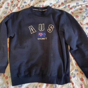 Sweatshirt marinblå - Marinblå tröja från Australia Outback i storlek M