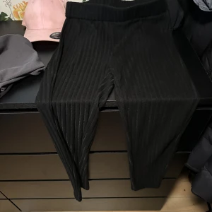 Tights/byxor  - Hej säljer nu mina helt nya byxor/tights från SHEIN. 