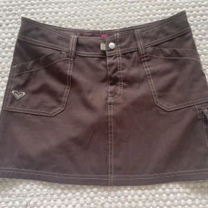 Cargo kjol - Så cool vintage cargokjol från Roxy😍väldigt unik och i väldigt välbehållet skick. Passar xs-s💗💗