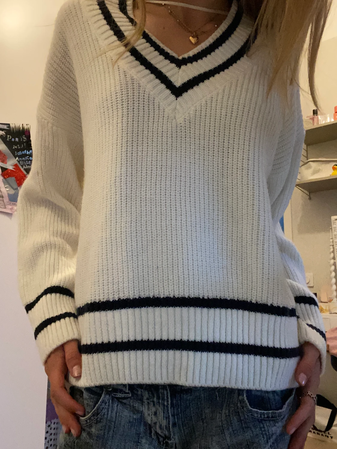 V - ringad stickad tröja