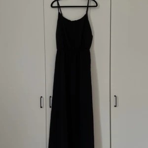 långklänning - använd 1 gång, köpt på jeansbolaget