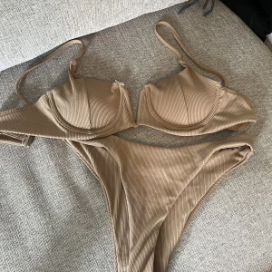 Bikini  - Beige bikini i storlek s