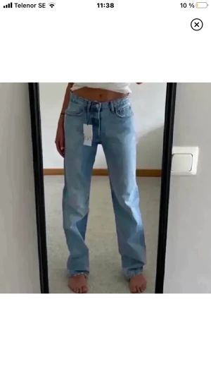 Jeans - Jeans från zara som jag själv köpt här på Plick som tyvärr inte passade mig. Prislappen är kvar, aldrig använda av varken mig eller förra ägaren. Midrise.