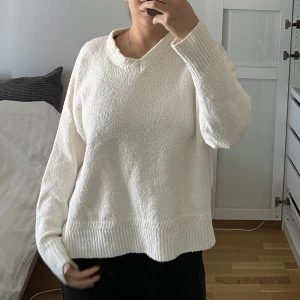 Filippa K - Så fin stickad tröja från Filippa K så kvaliteten är grym. Perfekt till sommarkvällar