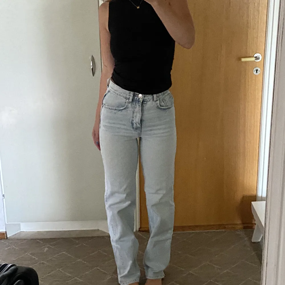 Högmidjade jeans för Gina Tricot, strlk 32💗 300kr + frakt. Jeans & Byxor.