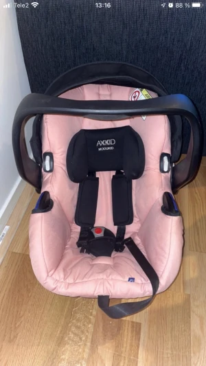 Babyskydd - Babyskyddet använd i 6 månader inköpt 2020