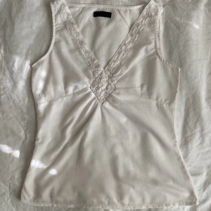 bluslinne - i fint skick, storlek M men sitter som en S🤍 skicka iväg ett meddelande för fler bilder eller frågor!