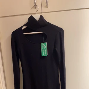 Klänning  - Lång klänning aldrig använd. Köpt för 499