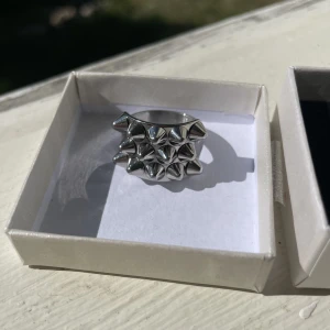 Edblad ring - Superfin Edblad ring som jag köpte här på plick men som  tyvärr är för stor🥲Ringen är i jättebra skick och jag har aldrig använt den!  Jag kan även tänka mig att byta ringen mot en likadan fast i 17,5 om någon vill det💓   