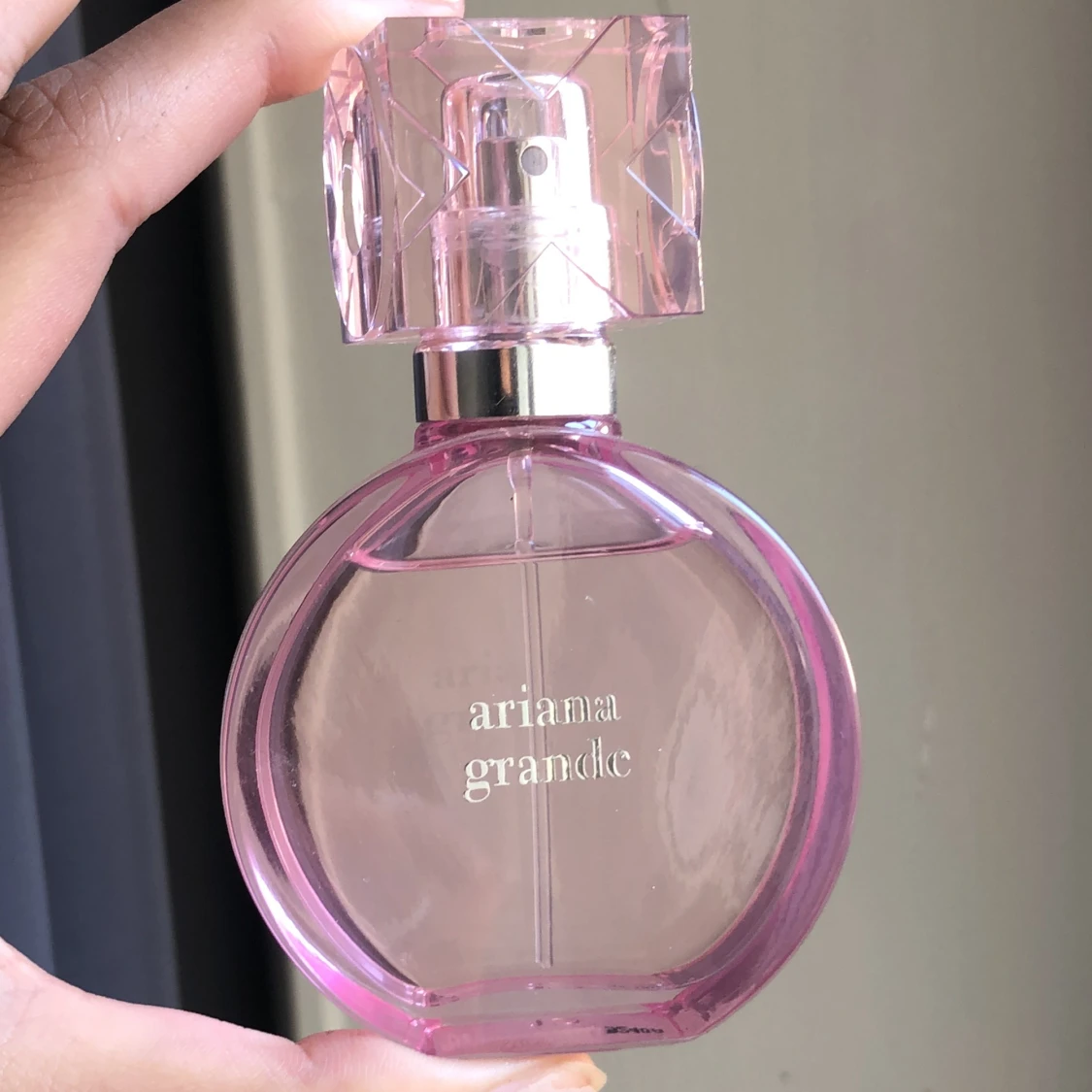 Ariana Grande perfym - 90