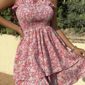 Sommarklänning - Super gullig sommarklänning i storlek S💕💕