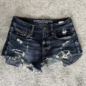 Shorts  - Super fina shorts. Köpt men inte använda då jag har likanande. Inga defekter eller liknande ✨ för flera bilder skriv privat 