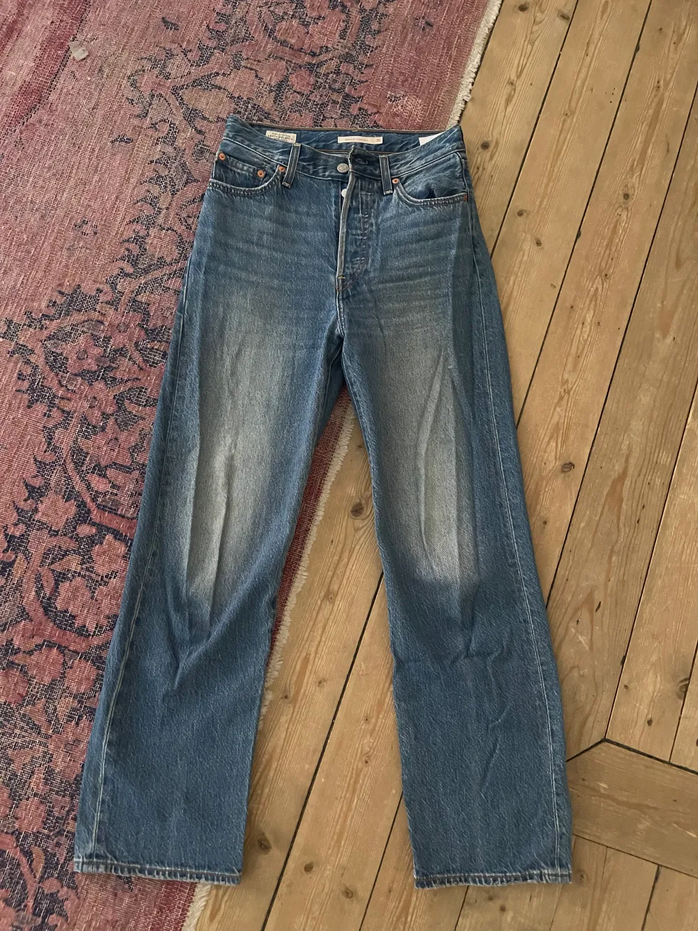 Super sköna Levis jeans, använd några gånger, högmidjade. Jeans & Byxor.