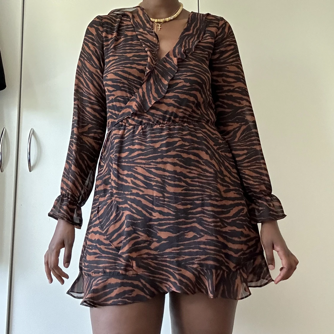 Tigermönstrad klänning