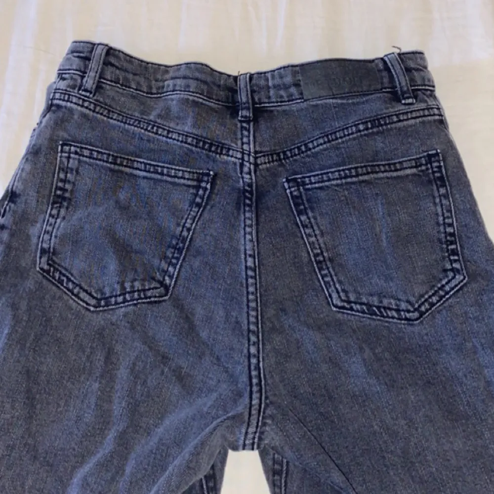 Mörkgråa jeans från Lindex, okej skick! Köpt för 300. Jeans & Byxor.
