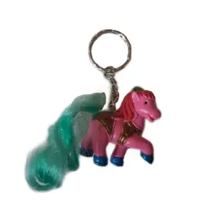 My little pony liknande nyckelring. Pris är diskuterbart vid snabb affär. 💖 Köparen står för frakten 