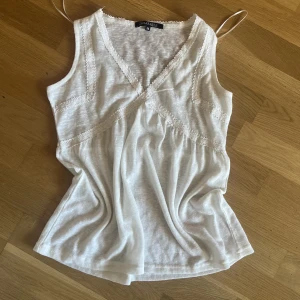 Somrigt linne  - Storlek 36, i jättefint skick 