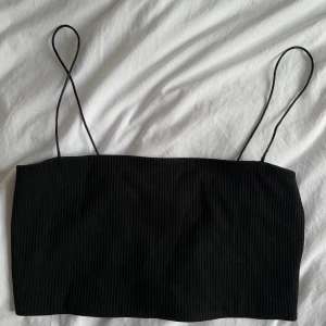 Tubtopp - Svart ribbad tubtopp 