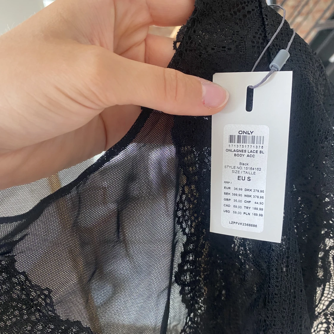 Svart body med spets - 91