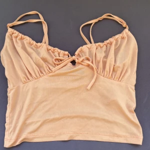 Topp - Topp i storlek xs🦋 hör av er vid minsta intresse eller fundering 💓