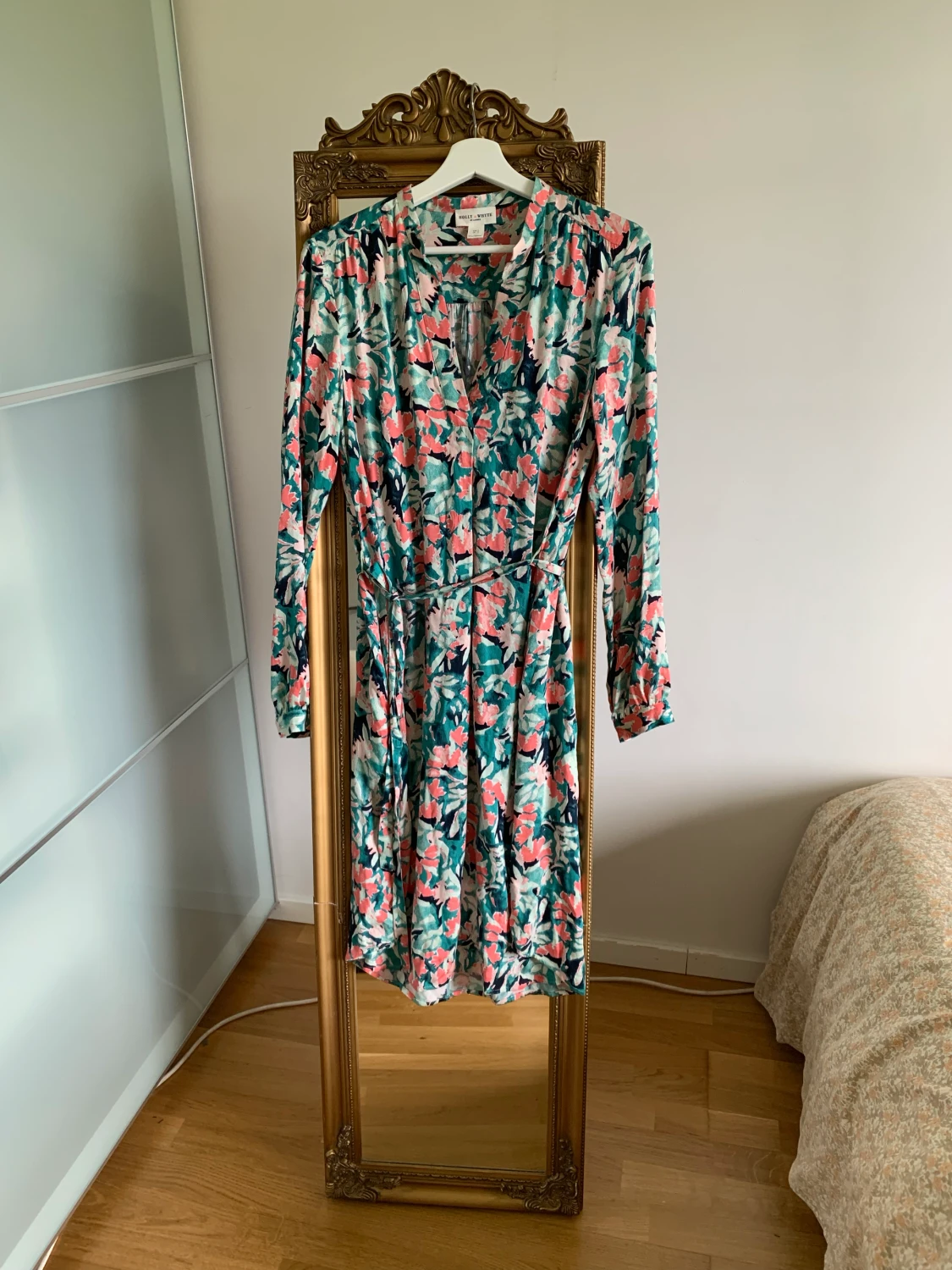 Mönstrad klänning i skön kvalitet