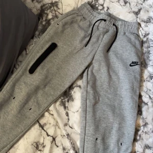 Nice tech byxor - Gråa nice tech byxor i stolek S/146-156 cm🤩