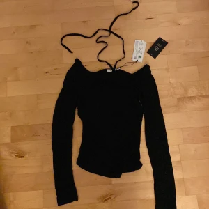 Svart topp - Oanvänd svart topp. 
