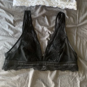 Bralette och trosa  - Oanvänd trosa från intimissimi storlek s. Bralette från Gina storlek s🫶🏼