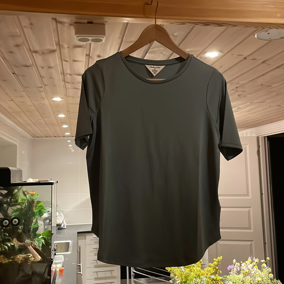 Oliv färgad t-shirt