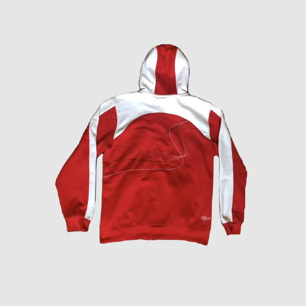 En röd och vit zip up hoodie använd jätte lite🫶 Säljer för inte använder längre🫶. Hoodies.