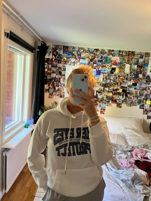 Hoodie - Vit hoodie. Knappt använd 