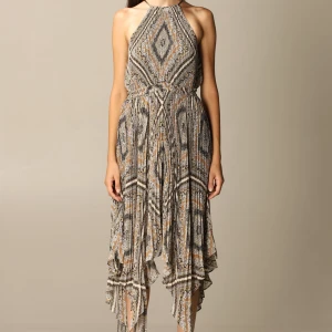 Superfin långklänning från Michael Kors - Säljer nu denna pärla då den tyvärr aldrig använts utan bara hängt i garderoben. Den är alldeles för fin för att stanna där så tänker att det är dags för den att hitta ett nytt hem 🥰  Klänningen är i utmärkt skick, aldrig använd med prislapp kvar. 