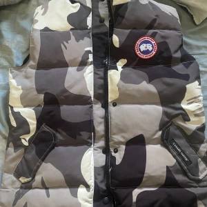 Canada goose gillet  - XL men passar L också 