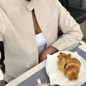 Djerf avenue jacka - Snyggaste jackan från djerf avenue Helt nyskick, nypris 2000kr Kom med prisförslag 🥰