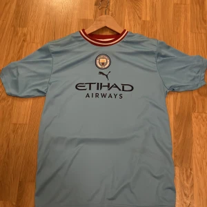 Fotbollströja  - Riktigt man city tröja. Nummer 9 Haaland Storlek L 