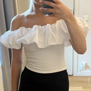 Vit topp🤍 - Vit topp från zara🤍aldrig använd 
