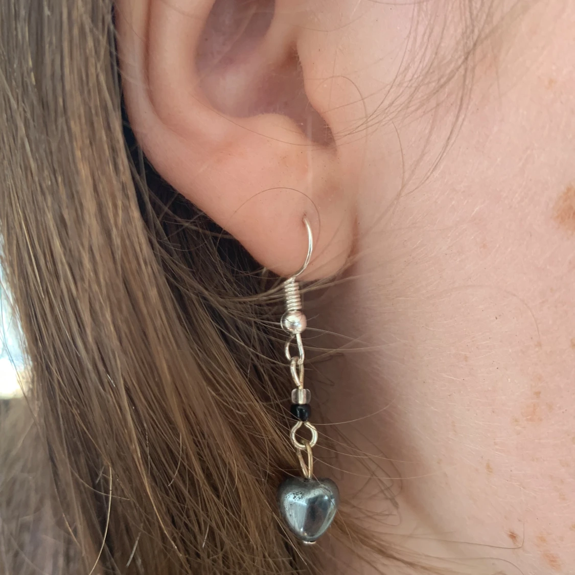 Hematite örhängen med hjärta - 90