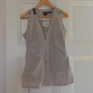 G-star 00-tal  - Supernice skjortlinne från G-star (vintage) i toppenskick! Dragkedja i sidan och knytskärp i midjan:) 