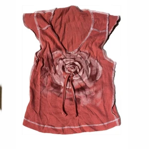 !Söt topp! - Såååå söt rosa topp från Urban outfitters!🌸aldrig använd!🫶🏻