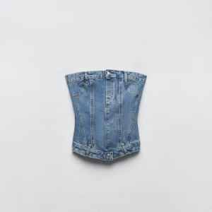 Zara Denim korsetttopp  - Säljer denna Zara jeans topp i storleken S. Sitter som en korsetttopp. Helt oanvänd endast provad. Säljer då jag inte hann lämna tillbaka den. 