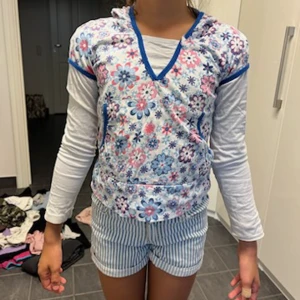 Barn kläder - Säljer denna barn tröjan, används hyfsat många gånger men är i bra skick, skriv privat vid mer frågor eller bilder 