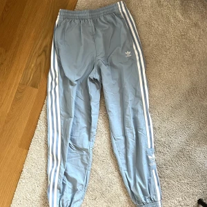 Adidas byxor  - Fint skick 
