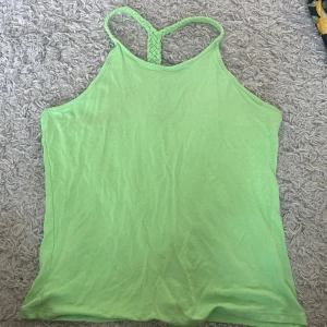 Grönt linne - Jätte fint linne perfekt nu till sommaren nu när det är så varmt