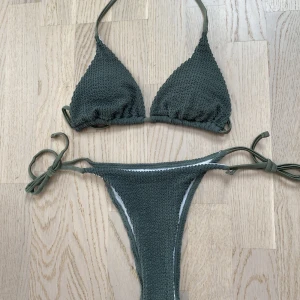 Bikini - Säljer detta helt nya superfina gröna bikini set, storlek M💚🤍