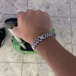 Thick watchbracelet  - Du får en justermaskin på köpet så du kan justera den till din storlek Stainlesssteel