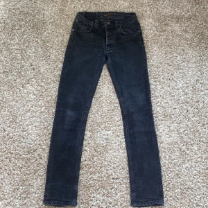 Nudie jeans - Hej, säljer nu dessa riktigt snygga nudie jeans med en skön tvätts och i perfekt skick. Nypris 1500kr, mitt pris 399!!!. Priset är inte hugget i sten.