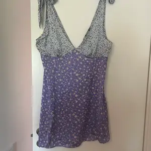 Super cute mini dress, floral/colorblock, never worn new with tags 