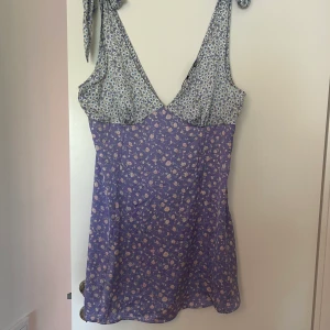 Silky floral mini dress - Super cute mini dress, floral/colorblock, never worn new with tags 