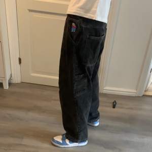 Säljer mina Big boy workpants i storlek M Bältet på bilden följer med  Sällsynt model som inte säljs längre  Bra skick  (Endast swish) 